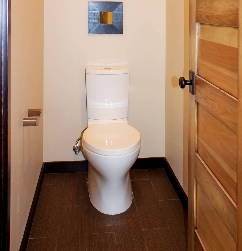 男性用トイレの小便器って、周りが気になりませんか？ HIFUMIYO TIMES