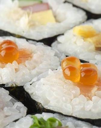 sushi-rolls-2110486_640