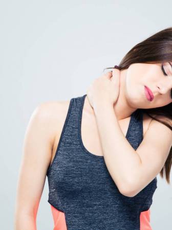 fitness-young-woman-with-neck-pain-over-gray-background_htzqs8aho