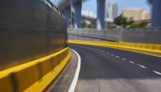 迷惑！危険！ありえない高速道路での低速度走行！